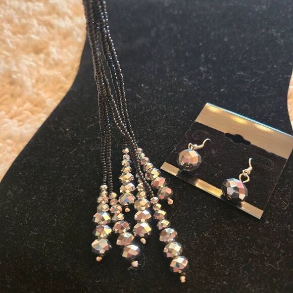 NWOT Beaded Necklace + Earrings Black Silver - Picture 7 of 7